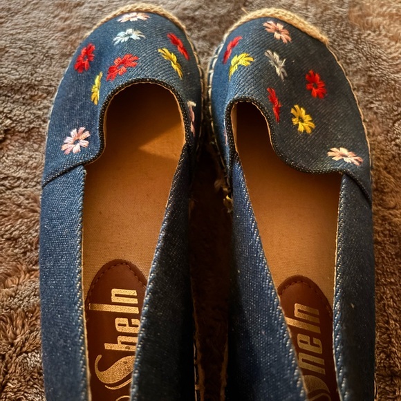 MINNETONKA MOCCASINS!! 2 PAIRS WITH EXTRA BONUS PAIRS - Picture 11 of 14